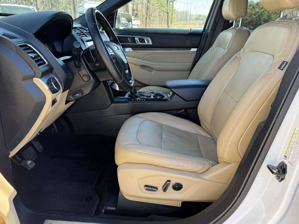 Used 2017 Ford Explorer Limited w/ Equipment Group 301A FWD image 20