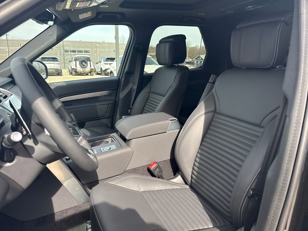 New 2026 Land Rover Discovery Limited Edition AWD/4WD image 8