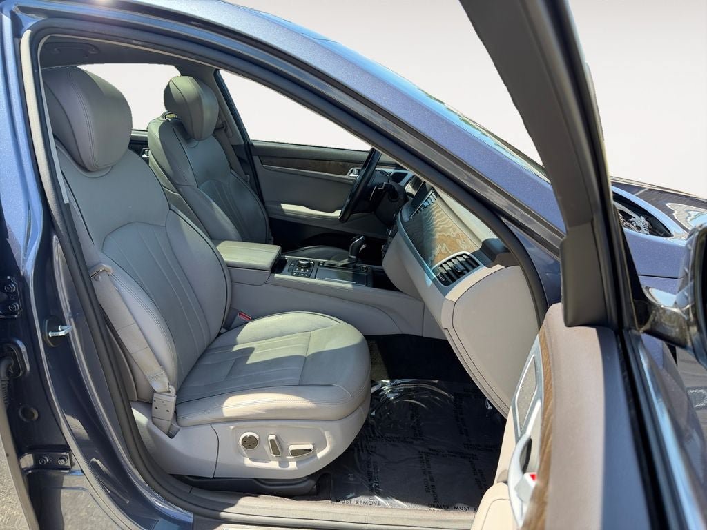 Used 2015 Hyundai Genesis 3.8 w/ Option Group 04 AWD/4WD image 25