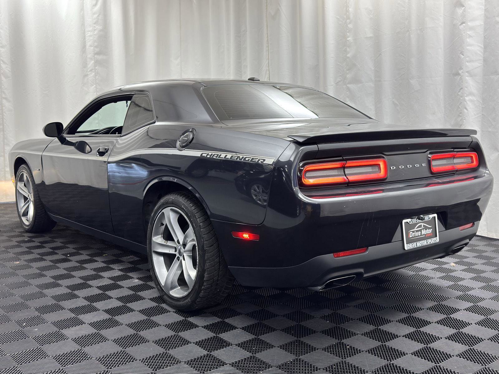 Used 2017 Dodge Challenger R/T image 6