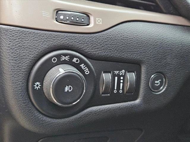 Used 2015 Jeep Cherokee Latitude w/ Comfort/Convenience Group image 22