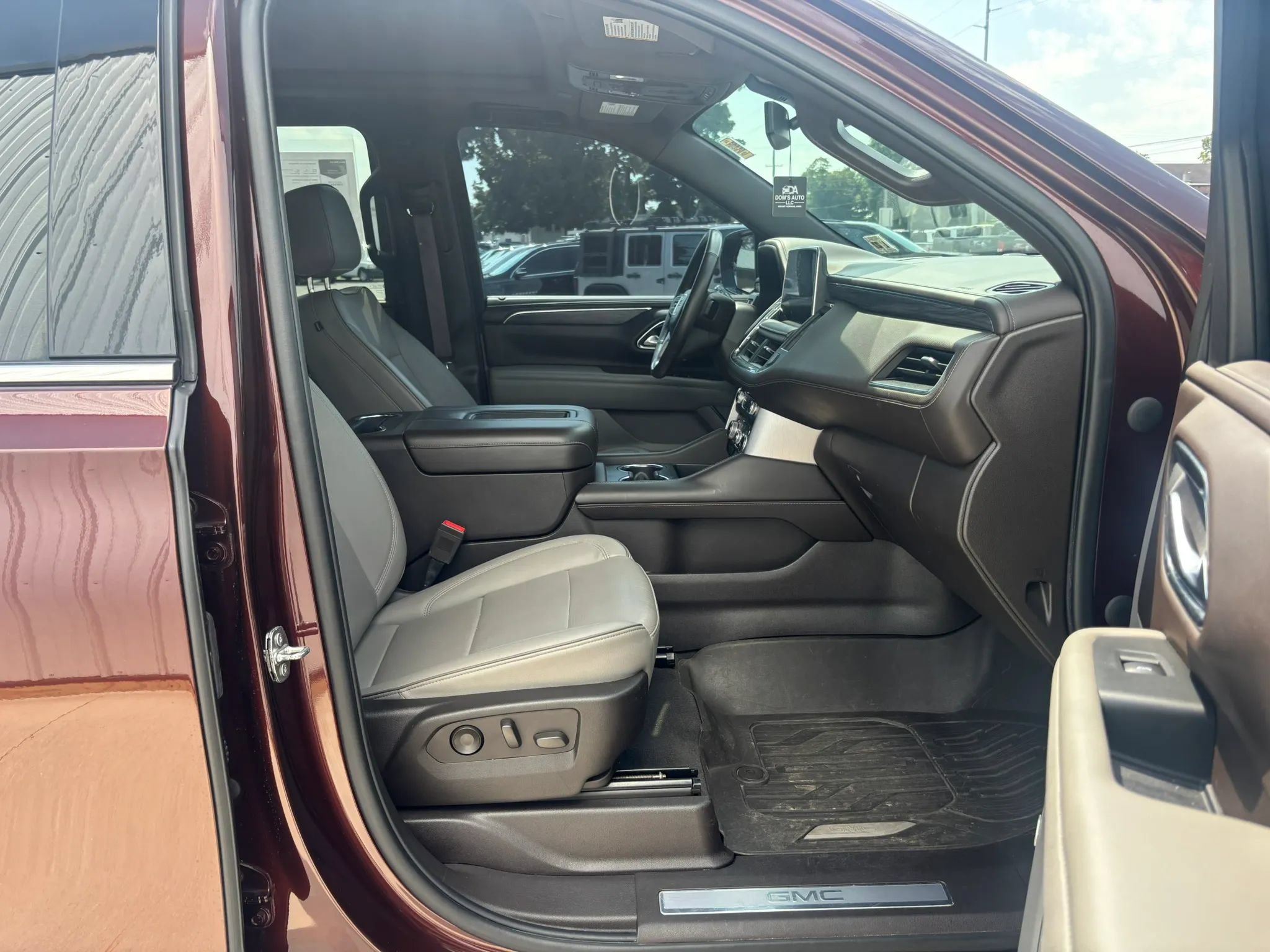 Used 2022 GMC Yukon XL SLT w/ SLT Premium Package AWD/4WD image 19