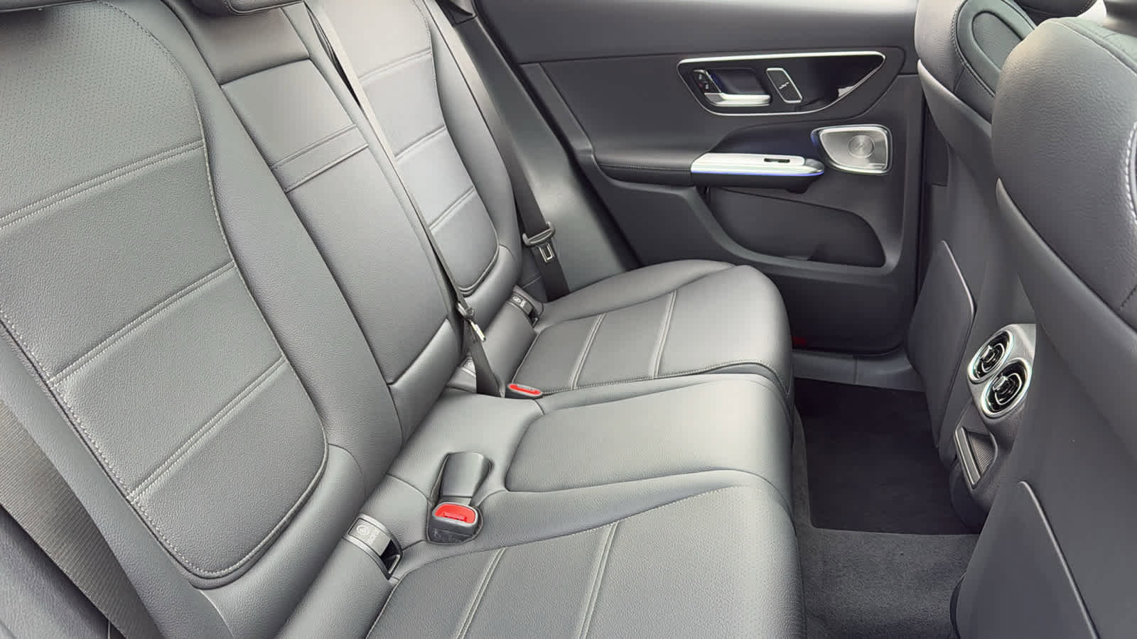 New 2026 Mercedes-Benz GLC 300 4MATIC image 34