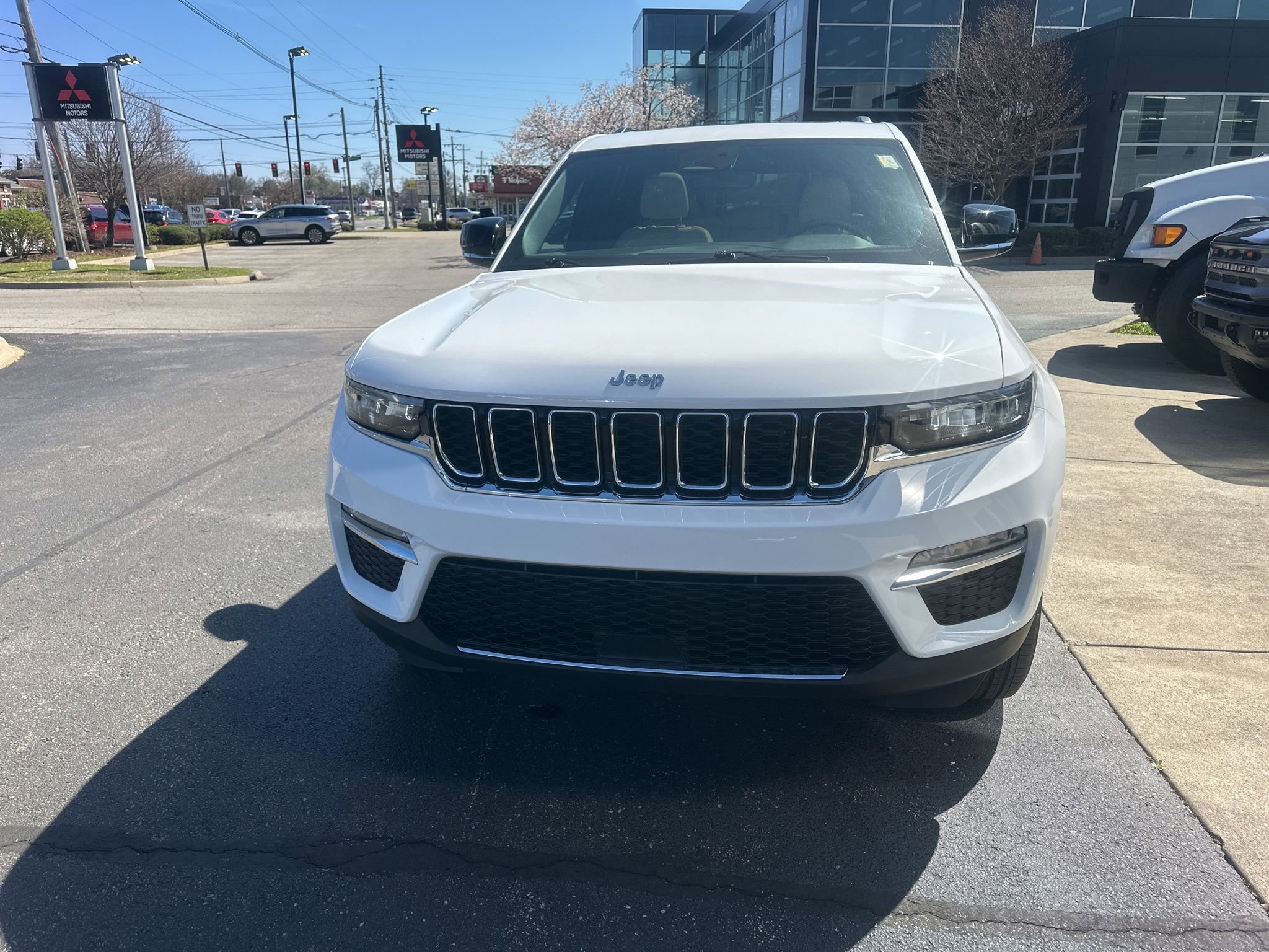 Used 2023 Jeep Grand Cherokee Limited image 8
