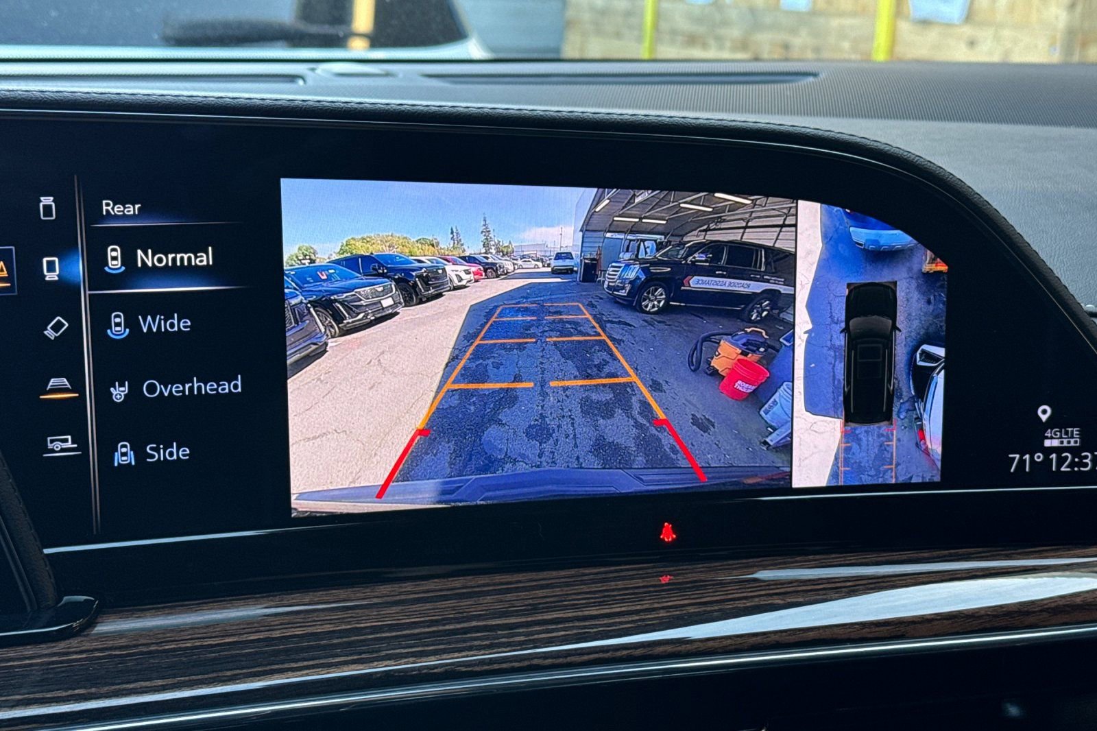 Used 2023 Cadillac Escalade Premium Luxury image 25