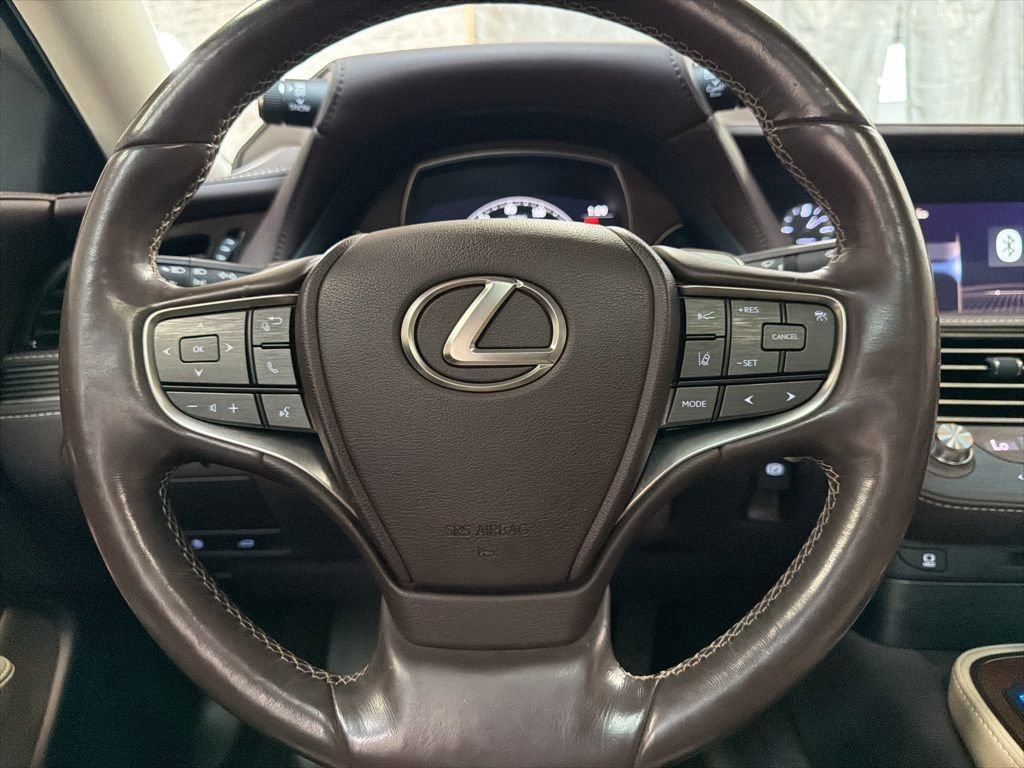 Used 2020 Lexus LS 500 w/ Accessory Package (Z2) image 16