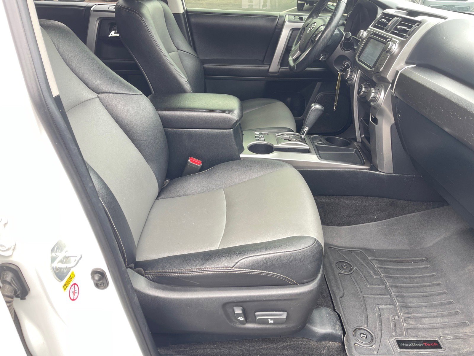 Used 2017 Toyota 4Runner SR5 Premium image 19