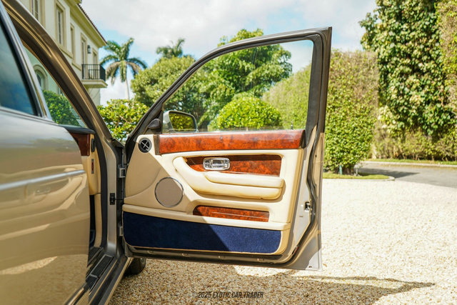 Used 2003 Bentley Arnage R image 47