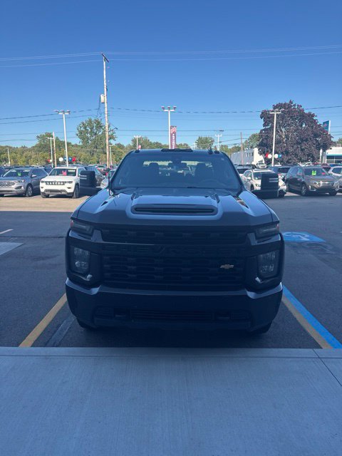 Used 2022 Chevrolet Silverado 2500 Custom w/ Custom Value Package AWD/4WD image 2