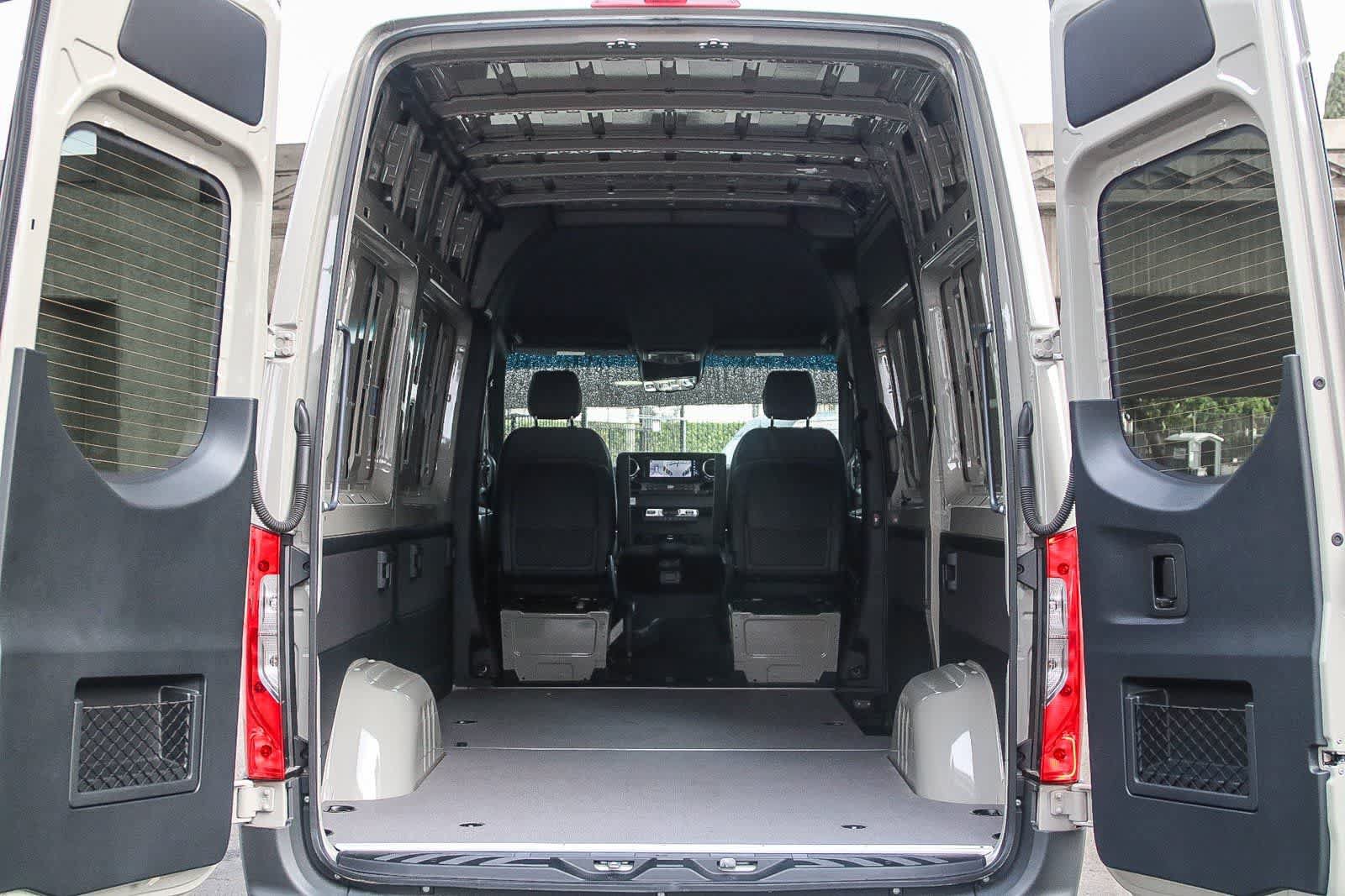 Used 2024 Mercedes-Benz Sprinter 2500 image 23