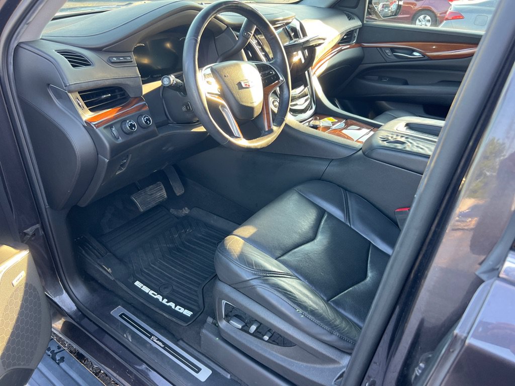 Used 2017 Cadillac Escalade Premium Luxury AWD/4WD image 12