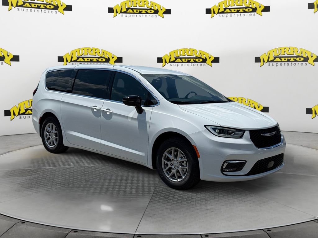 New 2026 Chrysler Pacifica Select image 7
