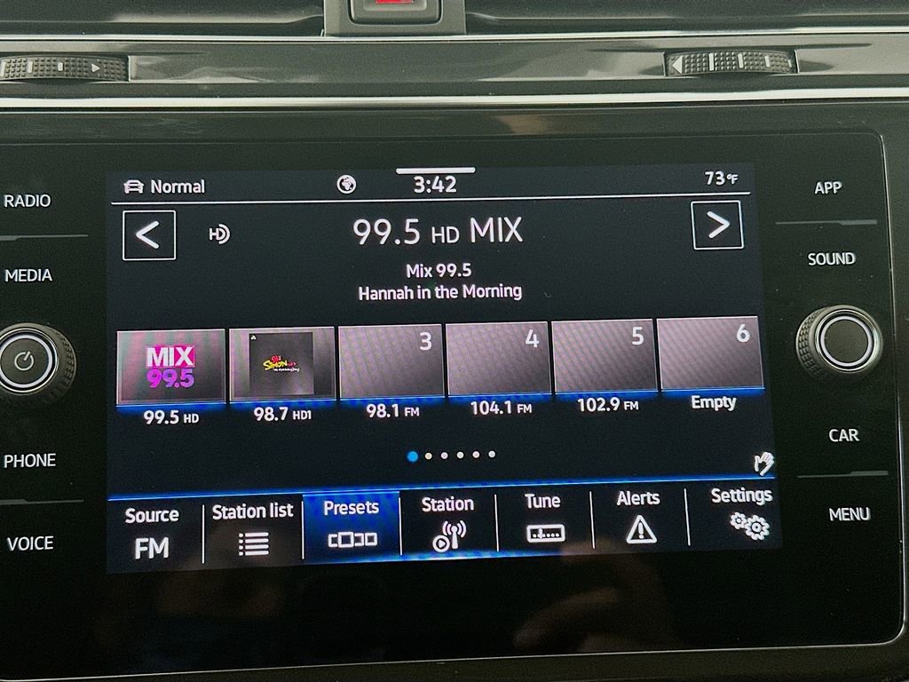 Used 2023 Volkswagen Tiguan SE R-Line image 17