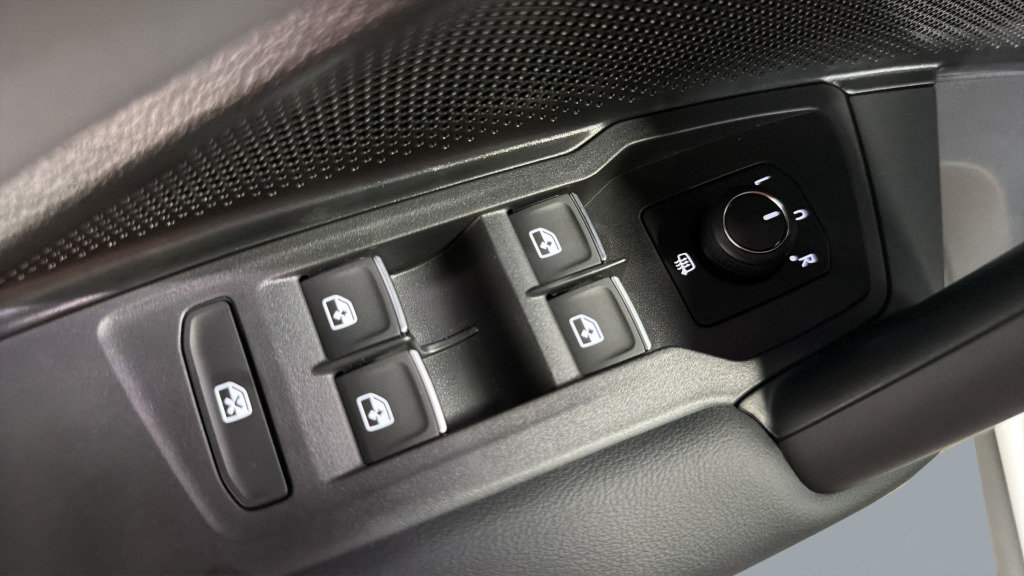 New 2026 Volkswagen Tiguan SE R-Line AWD/4WD image 15