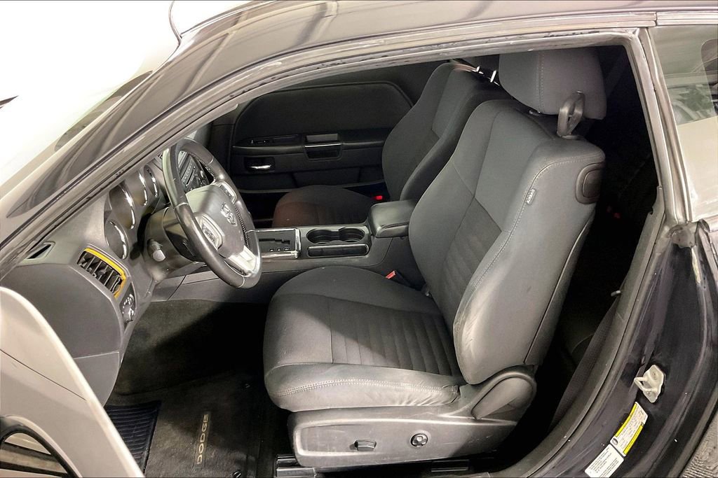 Used 2012 Dodge Challenger SXT image 32