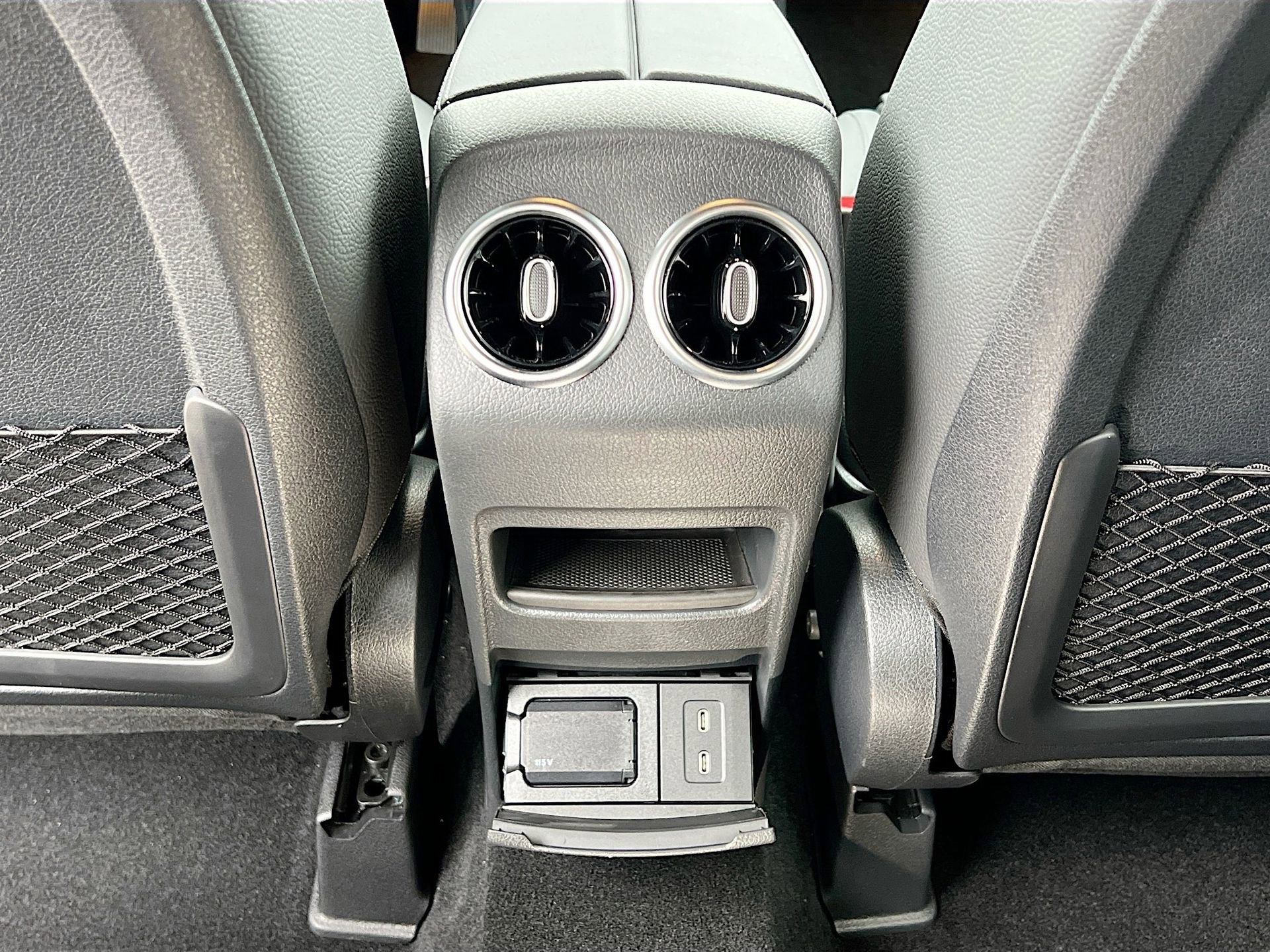 Used 2025 Mercedes-Benz GLB 250 4MATIC w/ Winter Package image 19