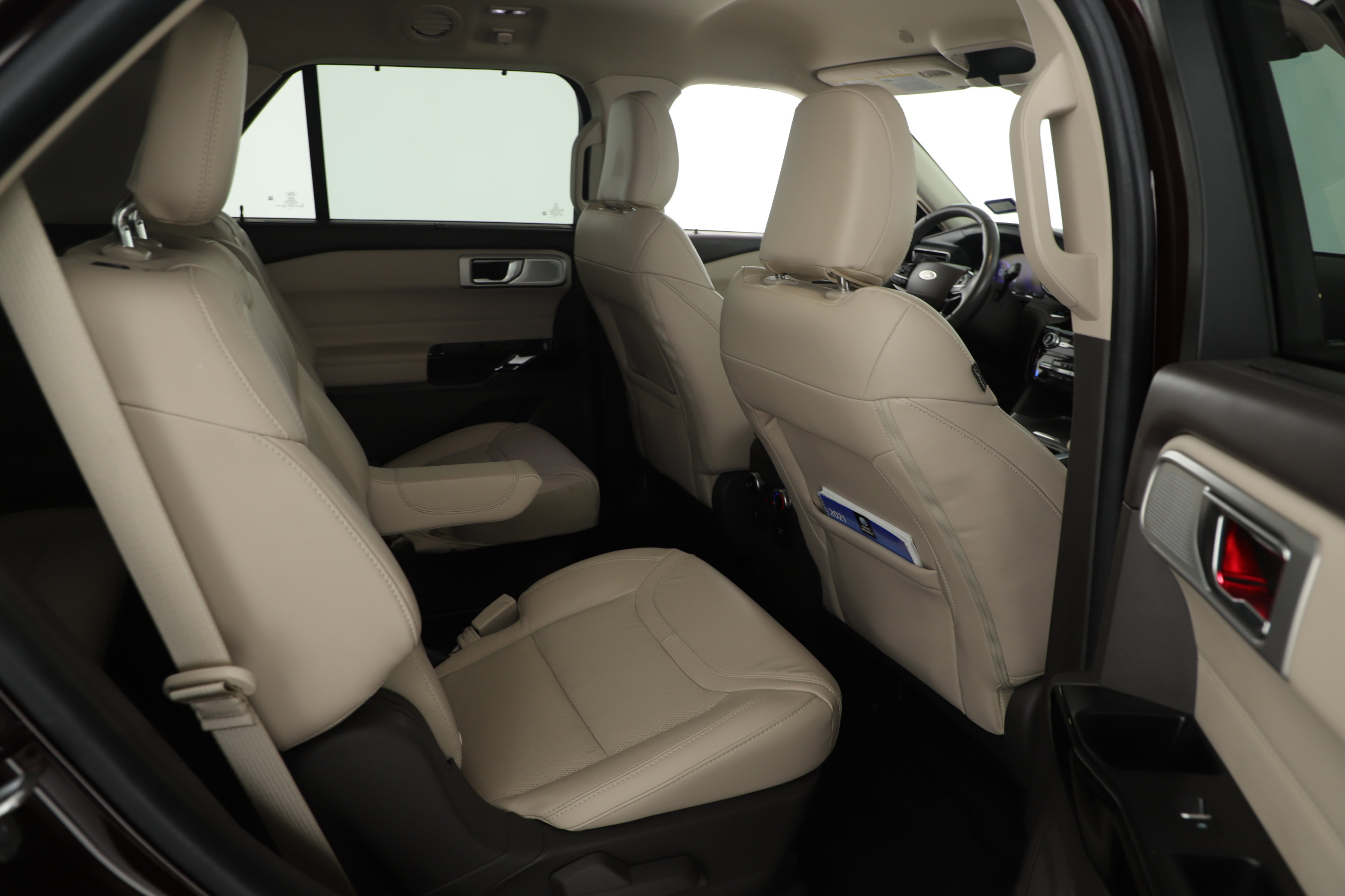 Used 2022 Ford Explorer Platinum w/ Equipment Group 601A AWD/4WD image 19