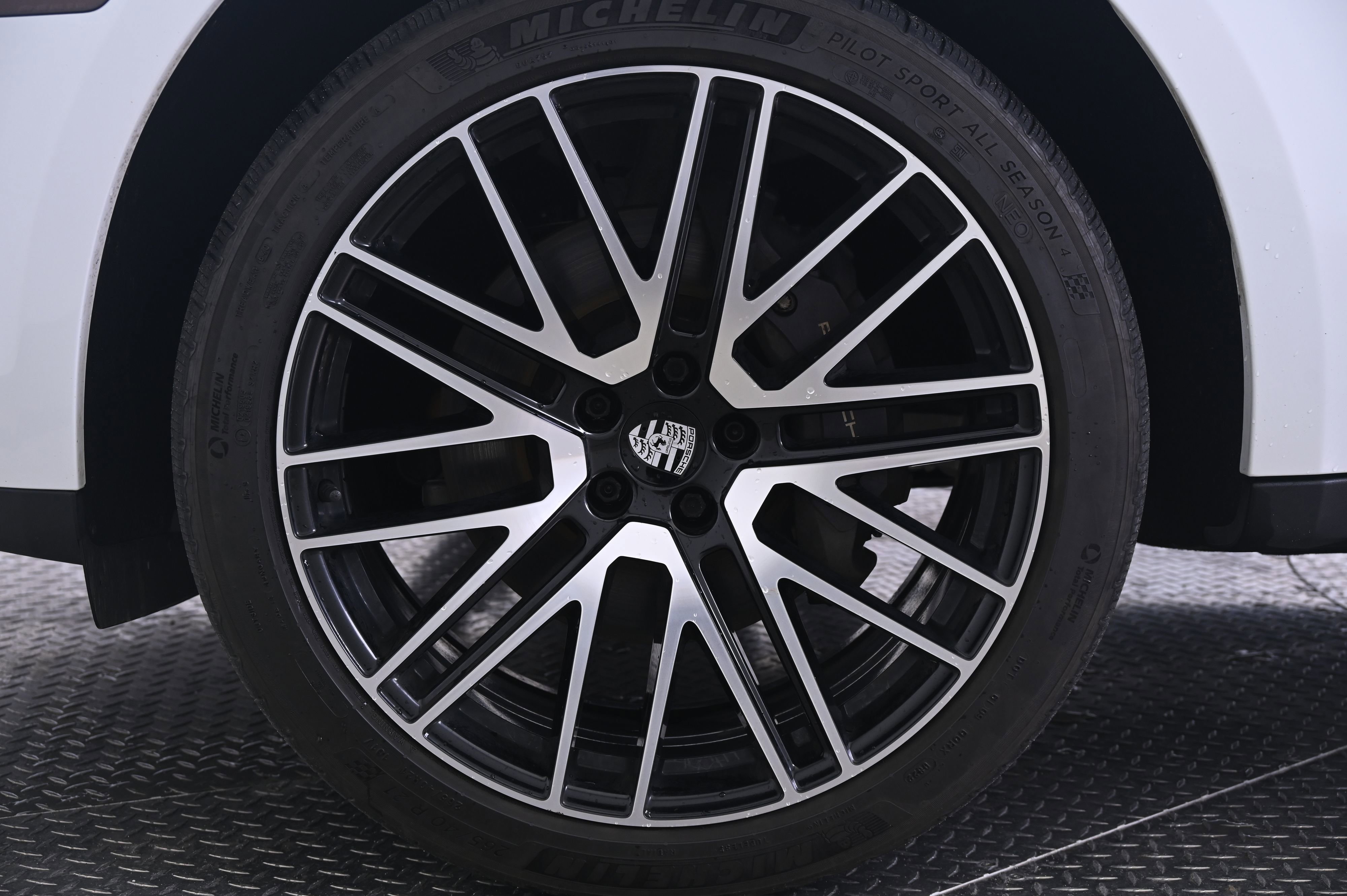 Certified 2022 Porsche Macan image 11