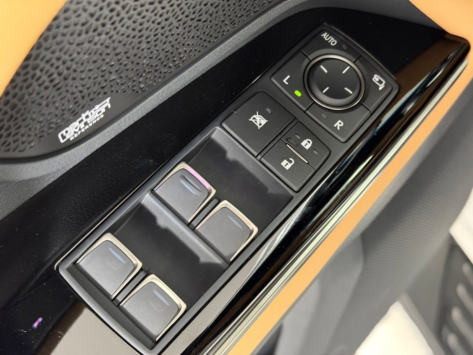 Used 2024 Lexus LX 600 4WD w/ Luxury Package image 24