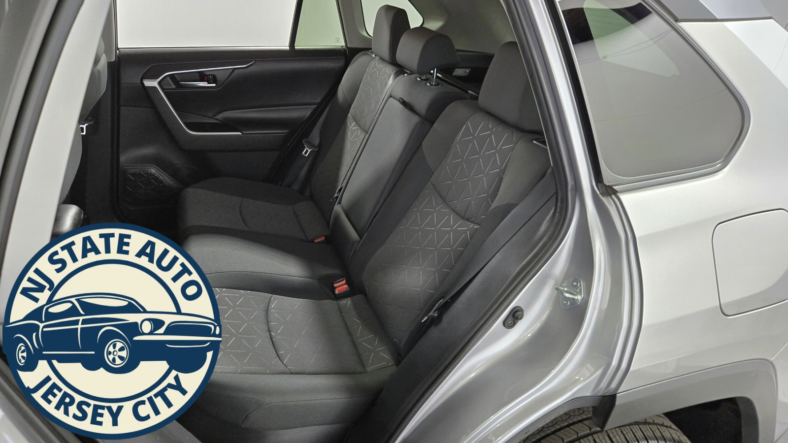 Used 2020 Toyota RAV4 XLE image 25