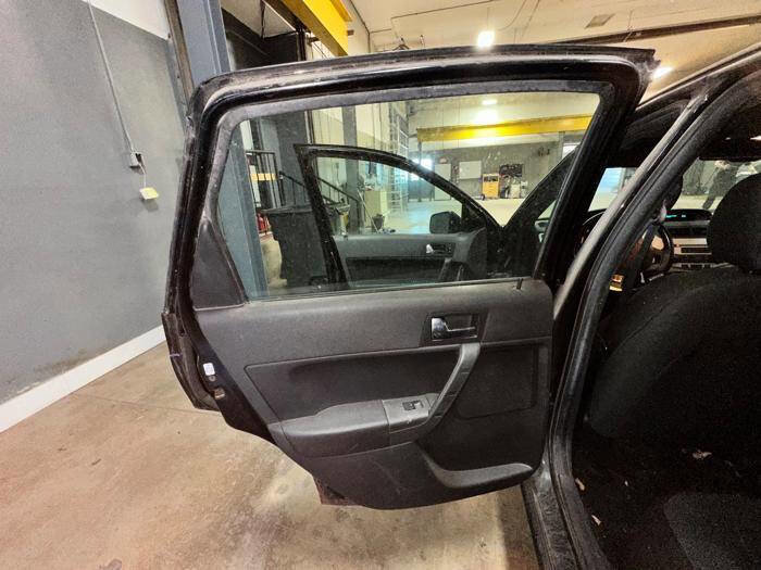 Used 2009 Ford Focus SES FWD image 24
