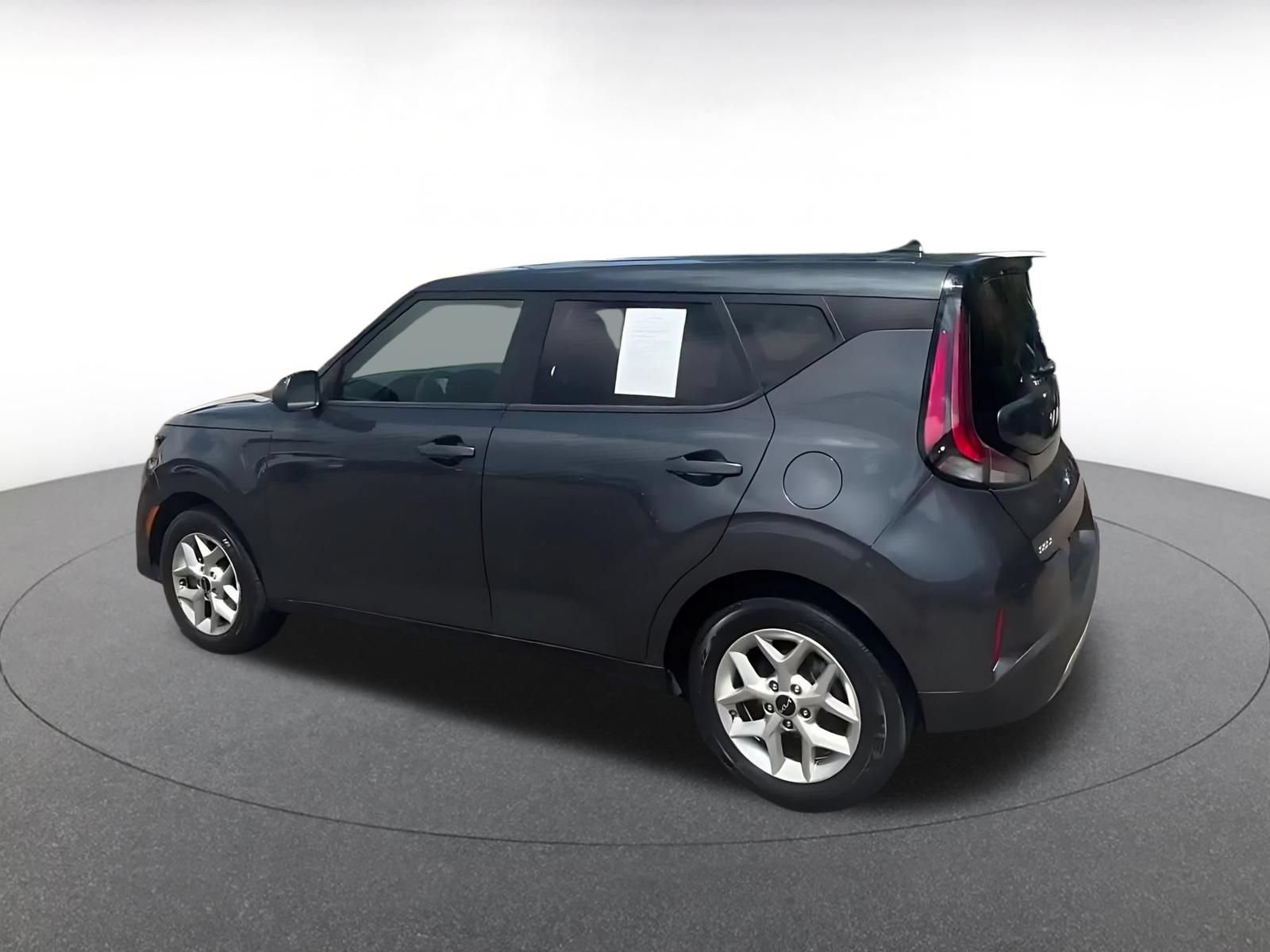 Used 2025 Kia Soul LX w/ LX Technology Package FWD image 9