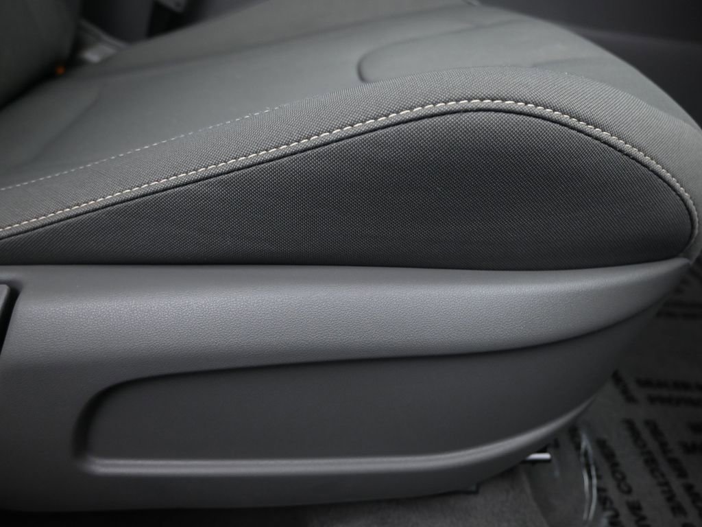 Used 2025 Hyundai Elantra SEL image 12