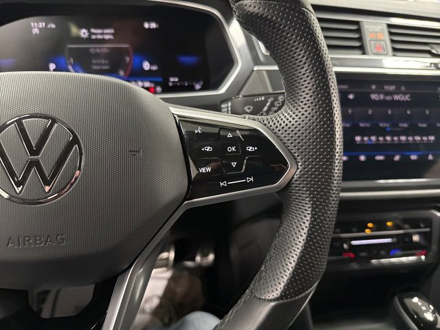 Used 2024 Volkswagen Tiguan SE R-Line image 25
