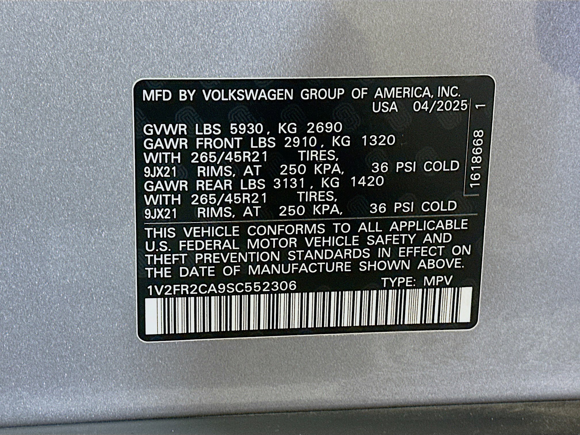 Certified 2025 Volkswagen Atlas SEL Premium R-Line image 34