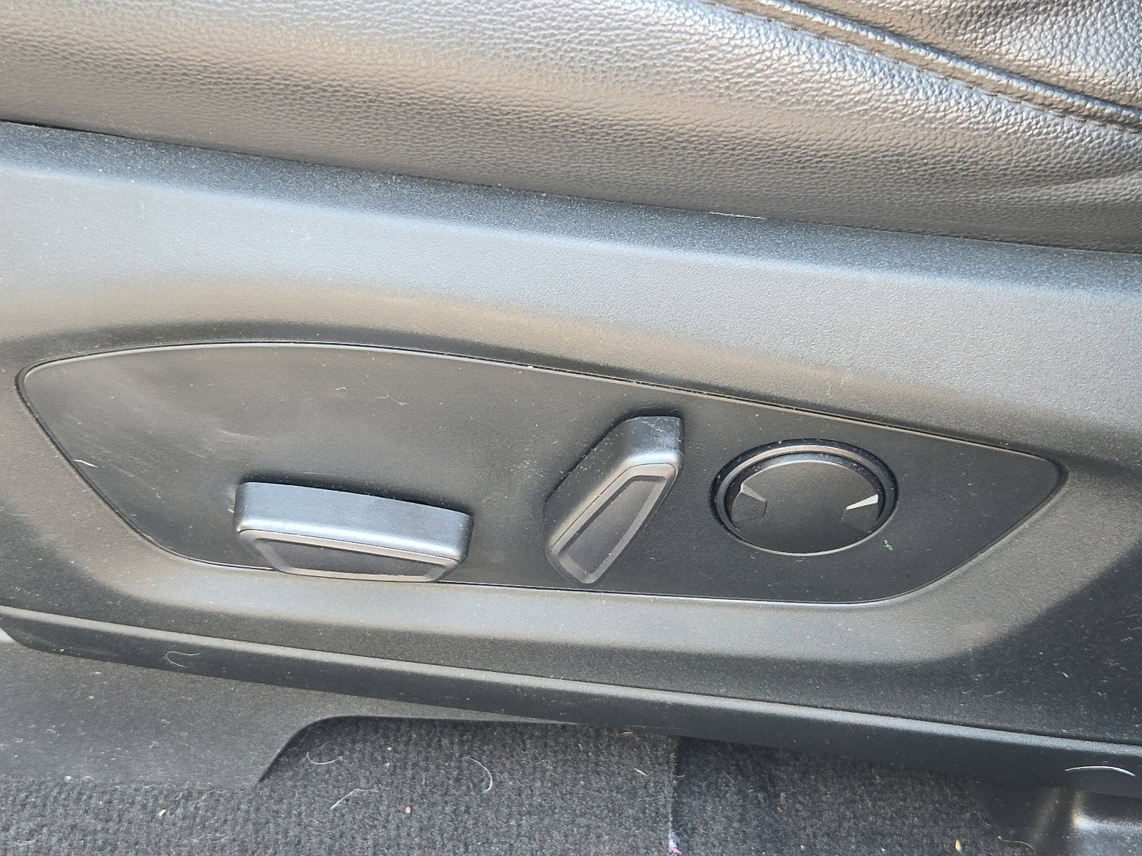 Certified 2022 Ford Explorer XLT w/ Equipment Group 202A image 11