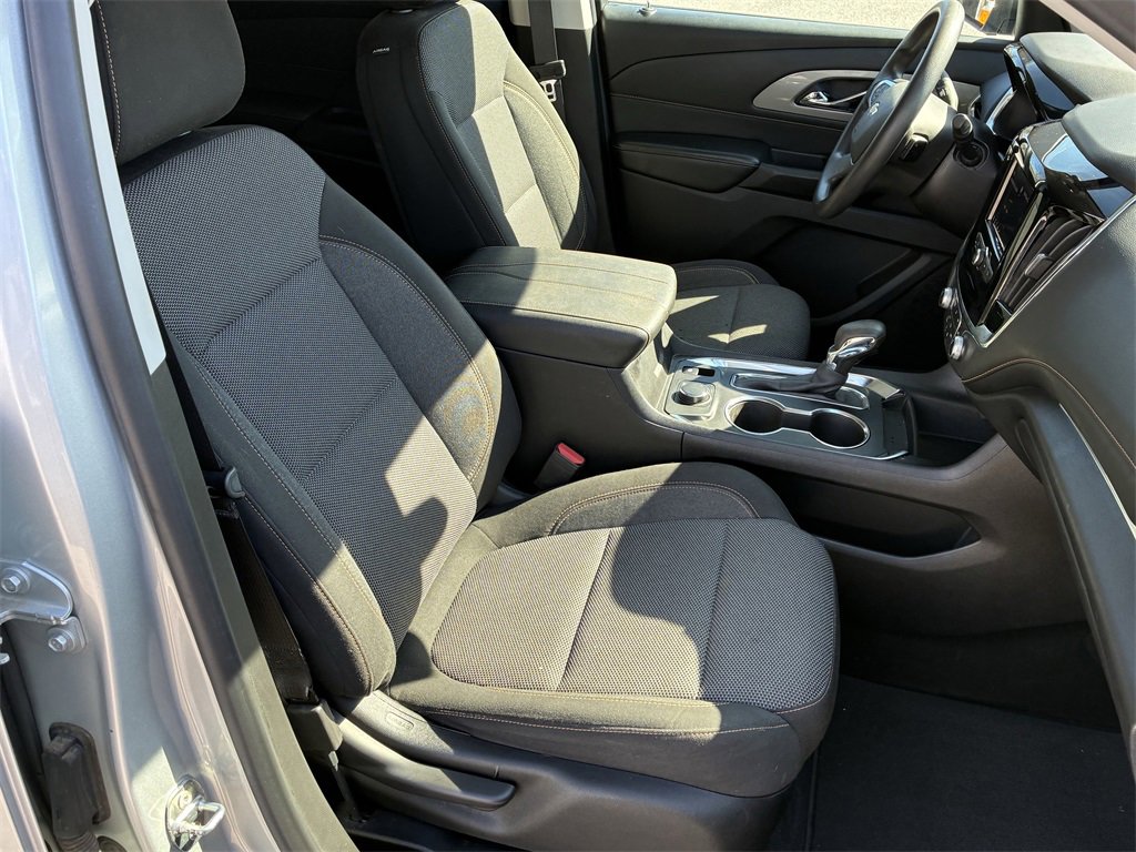Used 2021 Chevrolet Traverse LS image 38