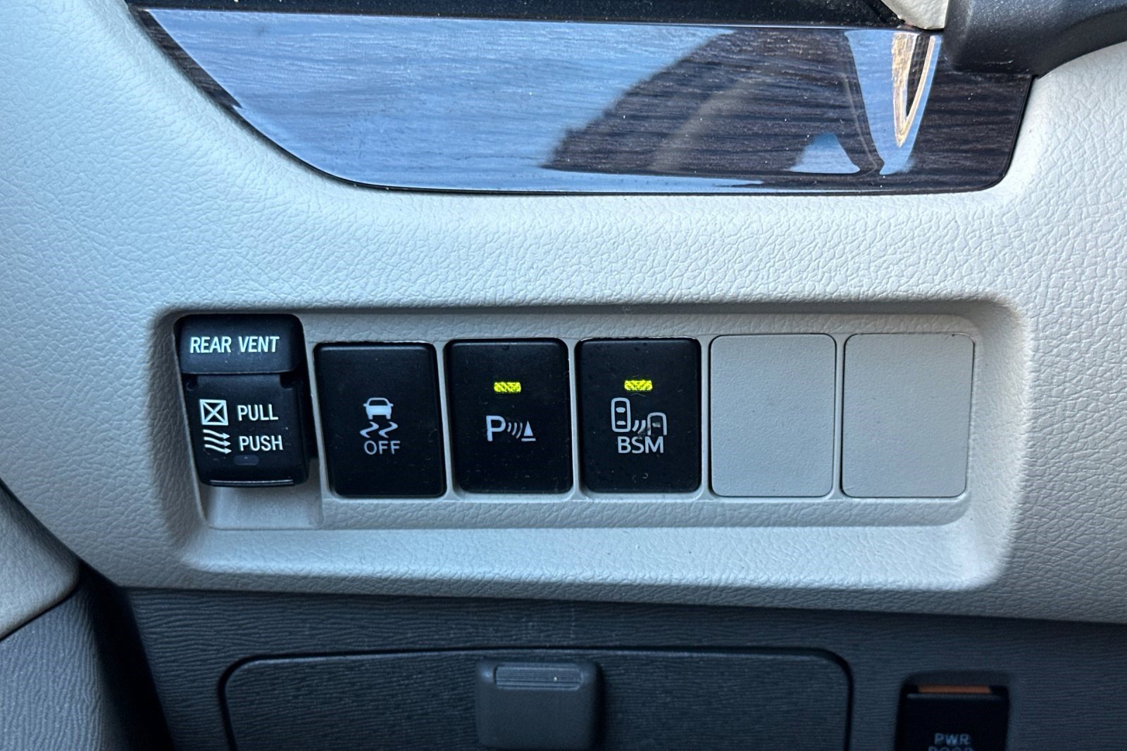 Used 2015 Toyota Sienna XLE w/ XLE Navigation Package image 37