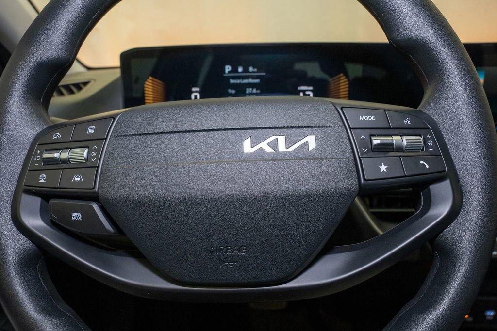 New 2025 Kia K4 LXS image 17