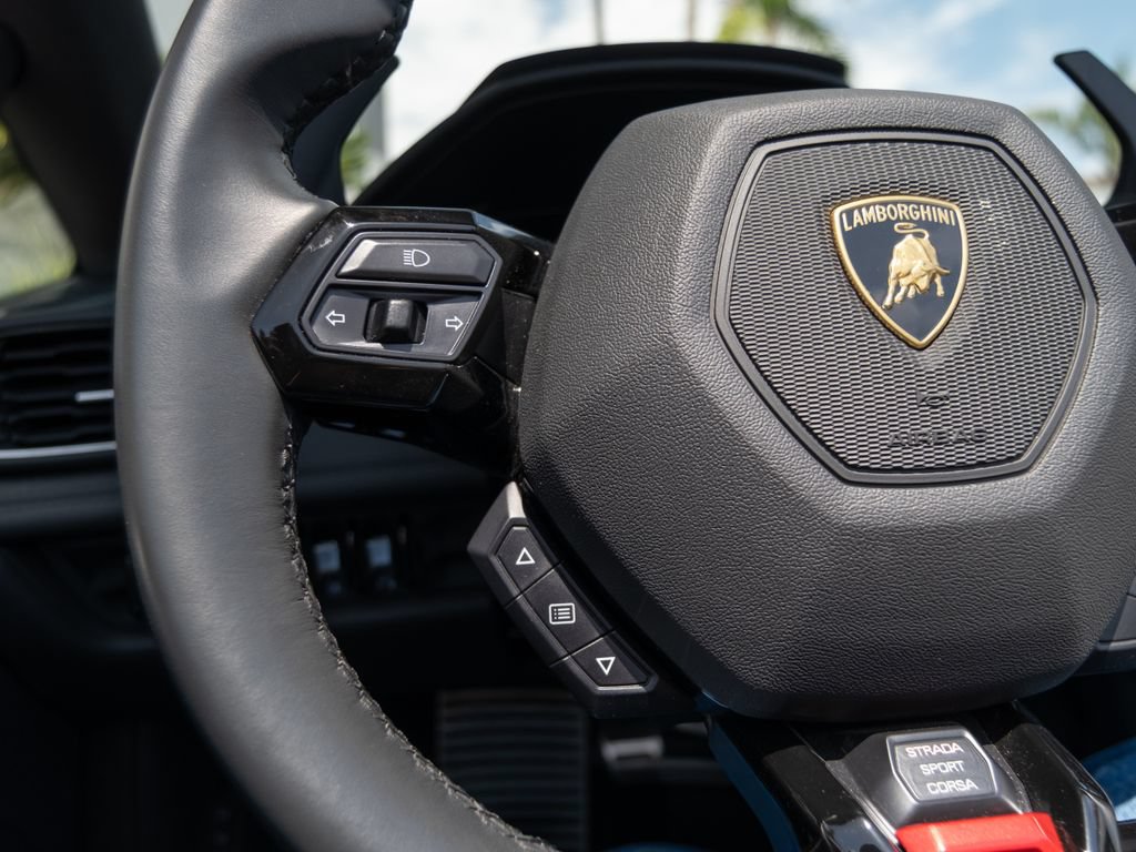 Used 2023 Lamborghini Huracan EVO RWD image 11