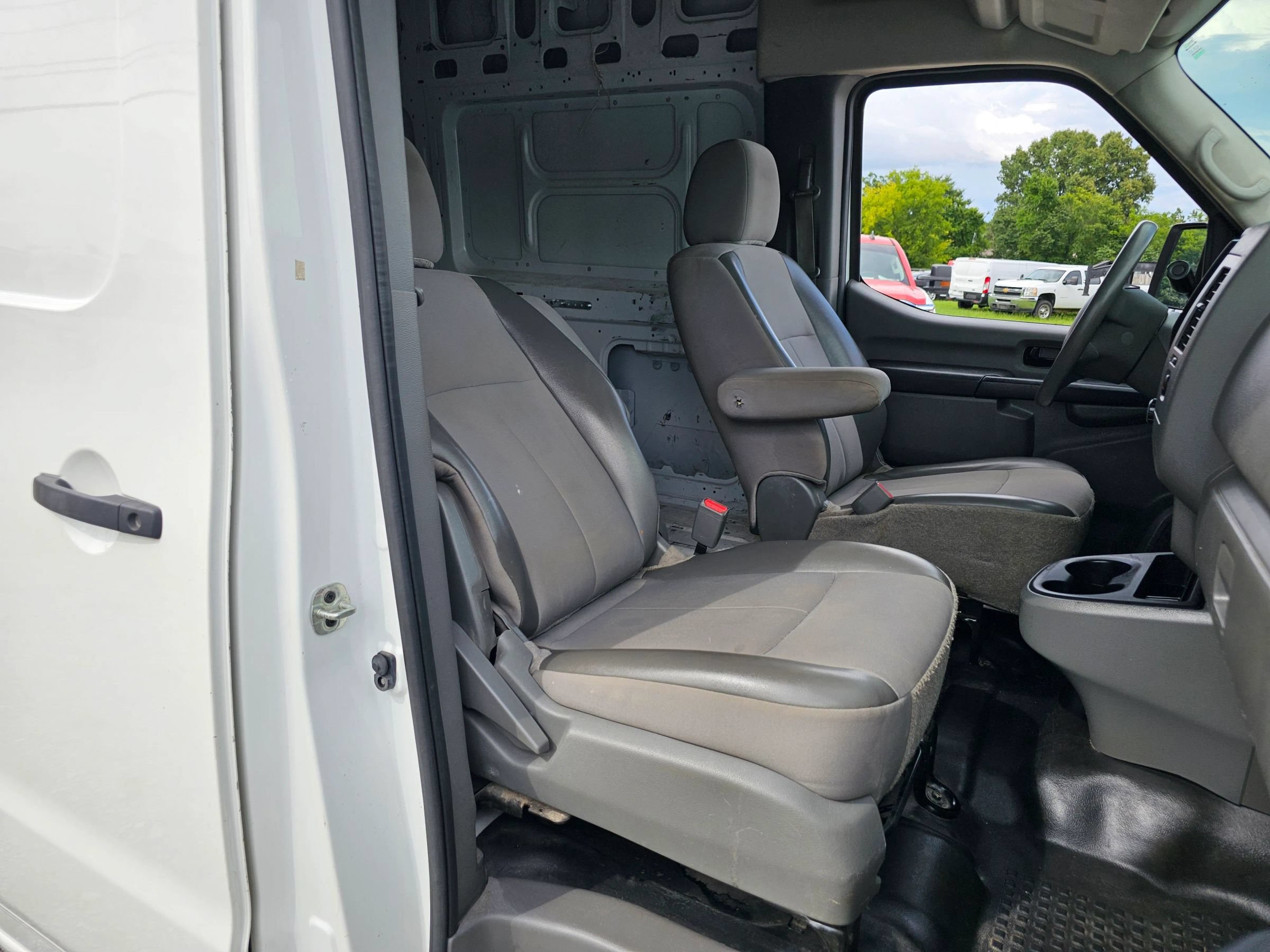 Used 2021 Nissan NV 2500 S RWD image 4
