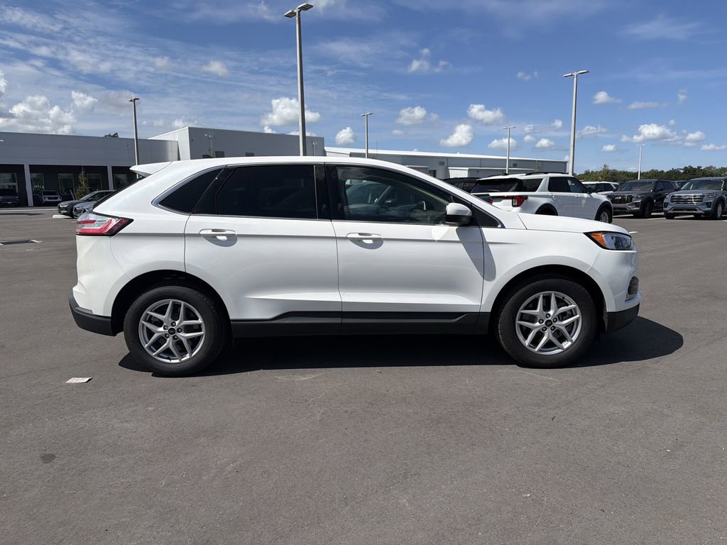 Certified 2024 Ford Edge SEL w/ Convenience Package AWD/4WD image 3