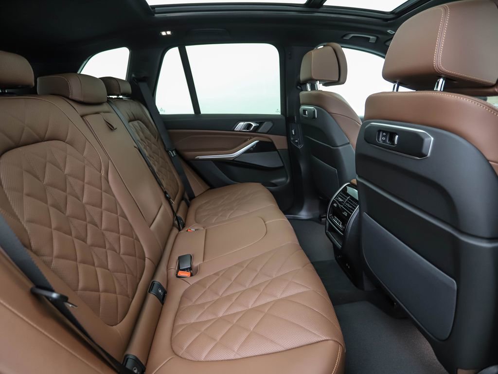 New 2026 BMW X5 M60i w/ Climate Comfort Package image 28