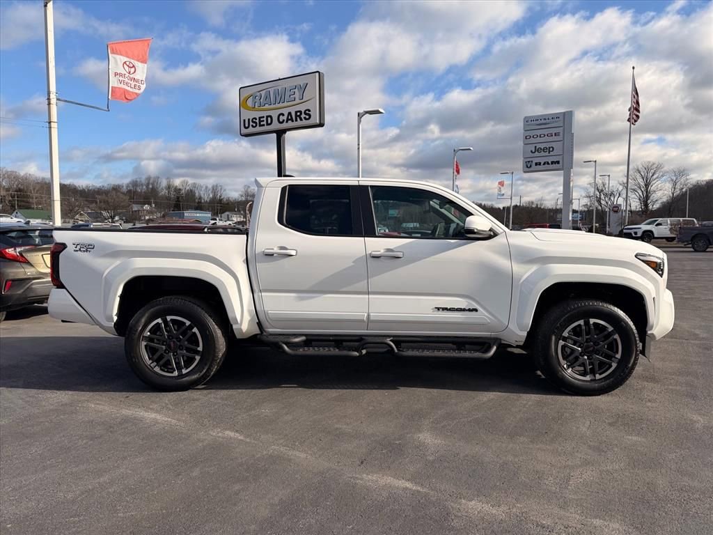 Used 2024 Toyota Tacoma TRD Sport w/ TRD Sport Upgrade Package image 3