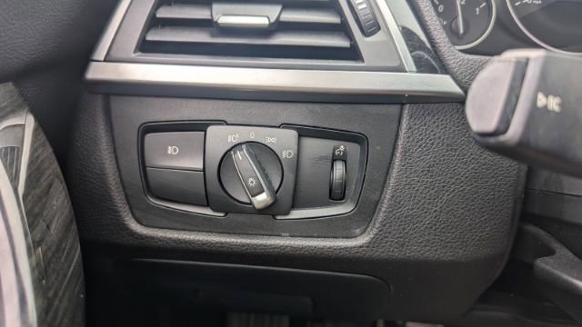 Used 2018 BMW 330i xDrive Sedan AWD/4WD image 30