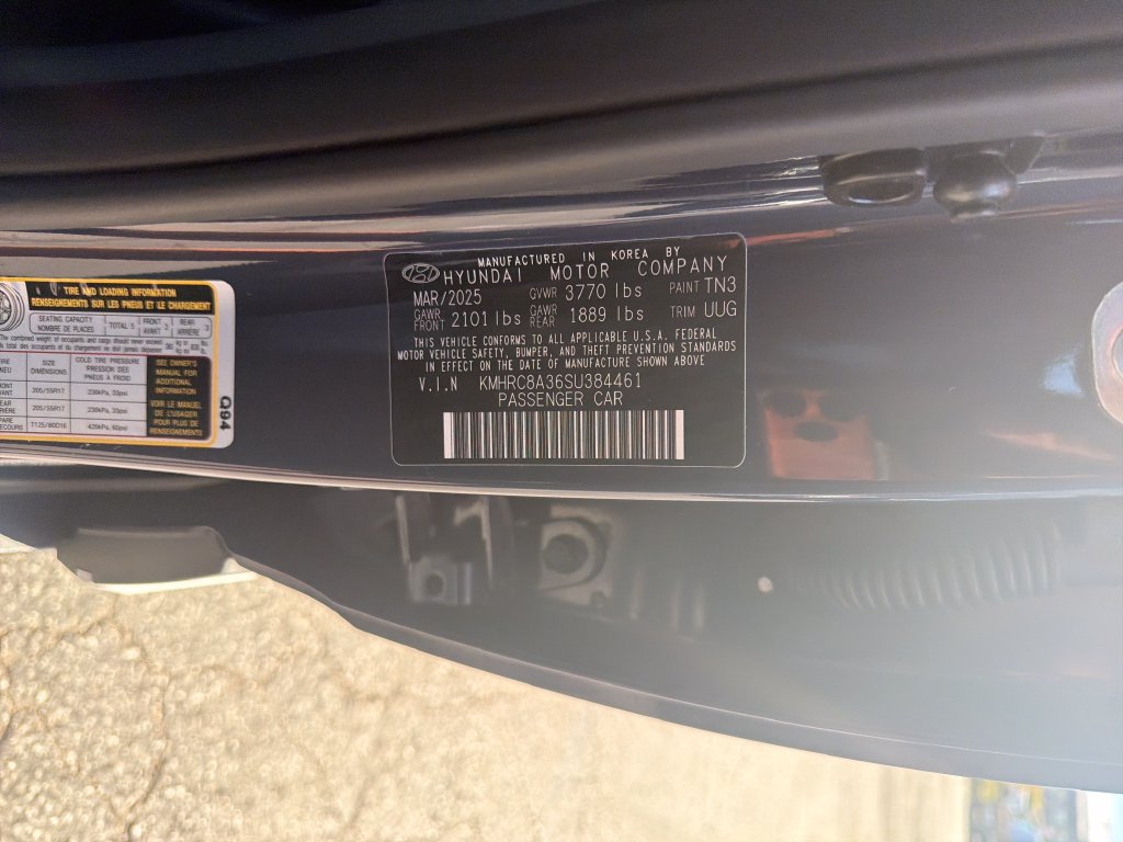 Used 2025 Hyundai Venue Limited FWD image 24