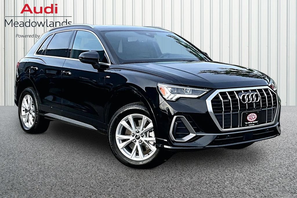 Used 2025 Audi Q3 2.0T Premium w/ Convenience Package AWD/4WD image 3