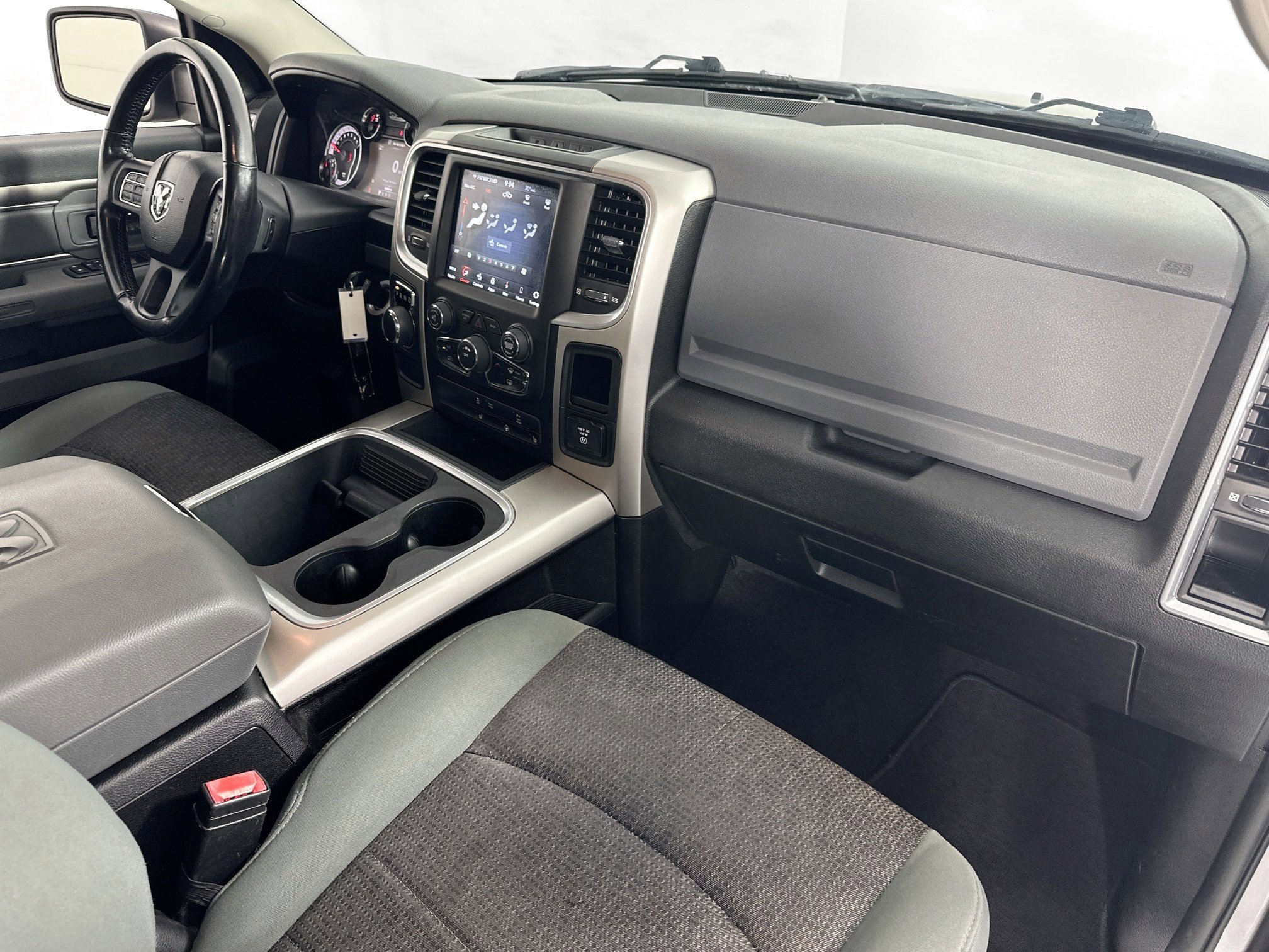 Used 2020 RAM 1500 Classic SLT w/ Luxury Group image 27