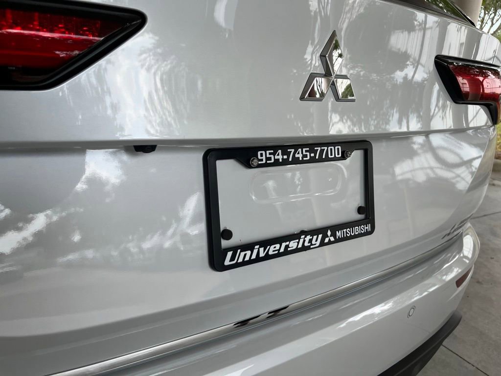 Used 2024 Mitsubishi Outlander ES image 15