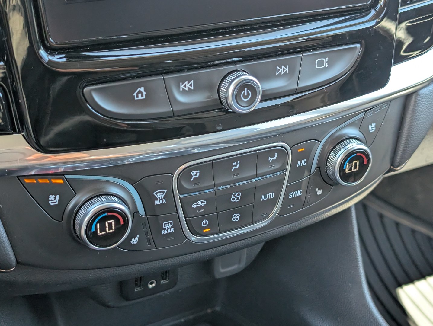Used 2019 Chevrolet Traverse Premier AWD/4WD image 18