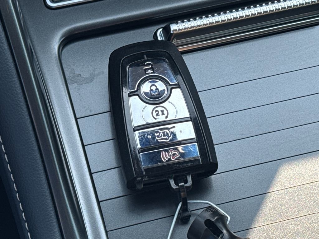 Used 2024 Lincoln Nautilus Reserve w/ Equipment Group 202A image 2