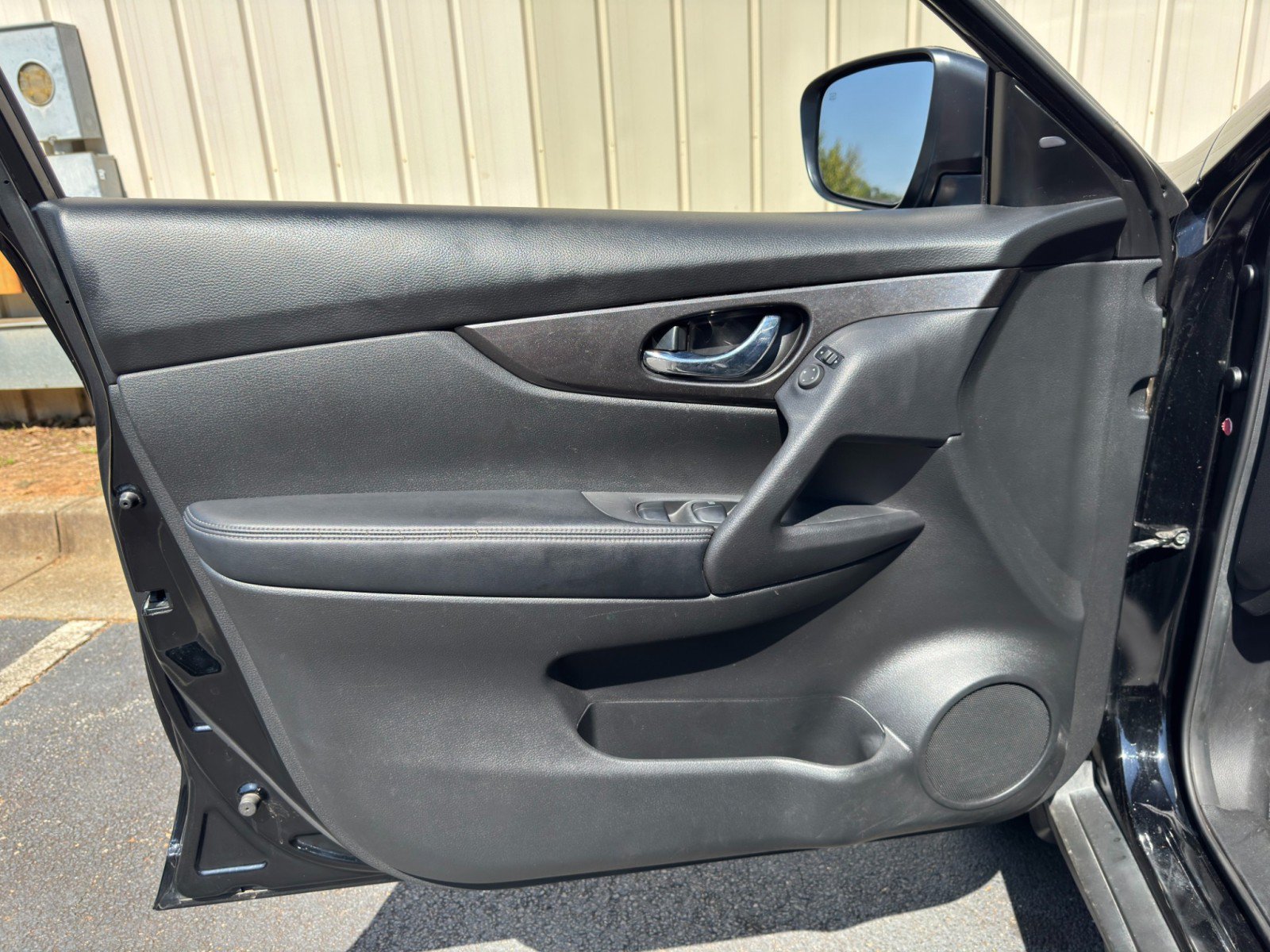 Used 2019 Nissan Rogue SV FWD image 34