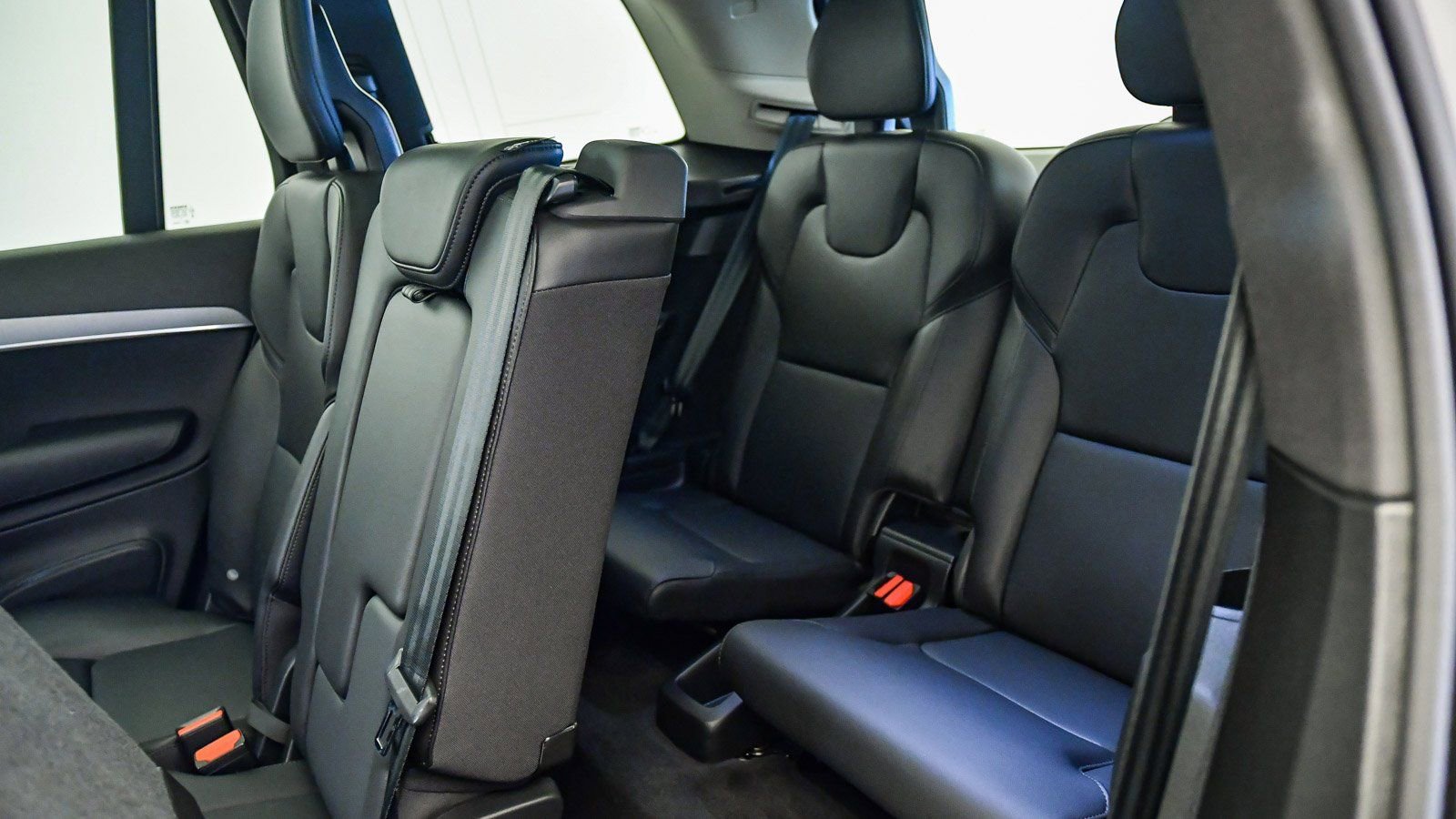 Certified 2025 Volvo XC90 B5 Core image 21