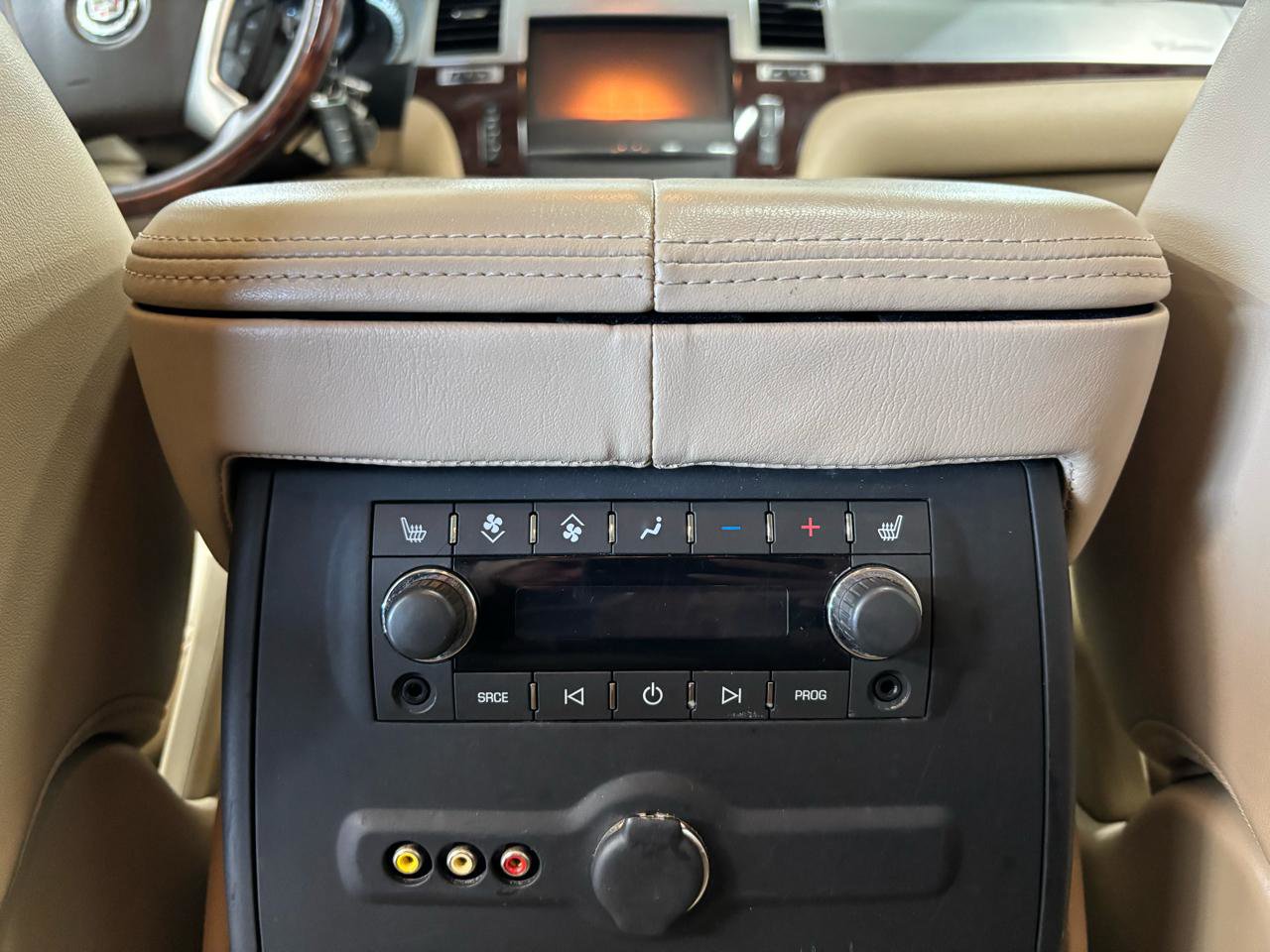 Used 2014 Cadillac Escalade Premium AWD/4WD image 25