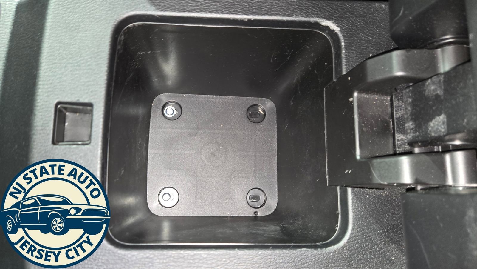 Used 2023 Mitsubishi Outlander SE image 19