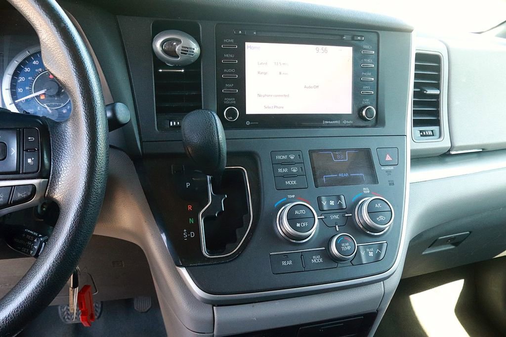 Used 2020 Toyota Sienna LE FWD image 20